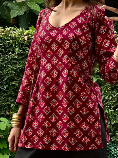 FAKIRA SLEEVED SHORT KURTI
