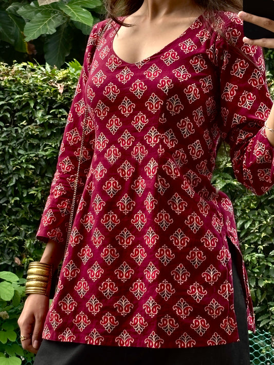 FAKIRA SLEEVED SHORT KURTI