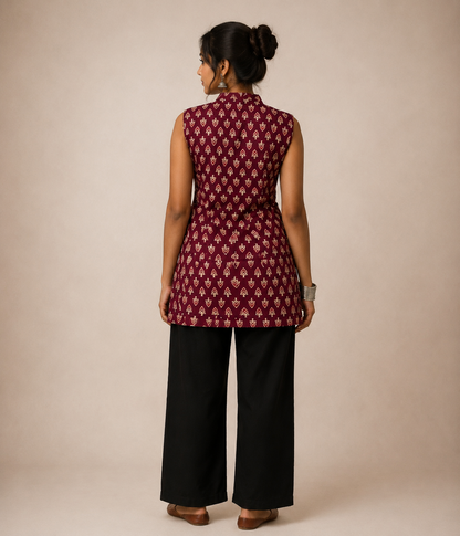 PARO SLEEVELESS SHORT KURTI