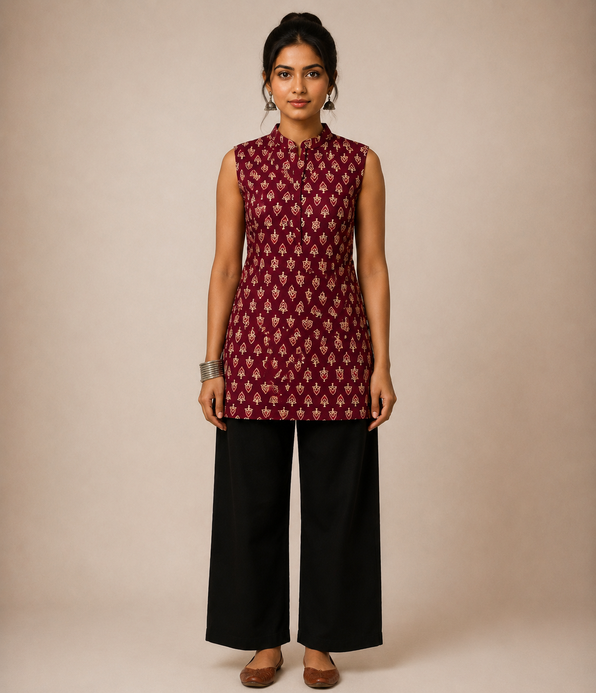 PARO SLEEVELESS SHORT KURTI